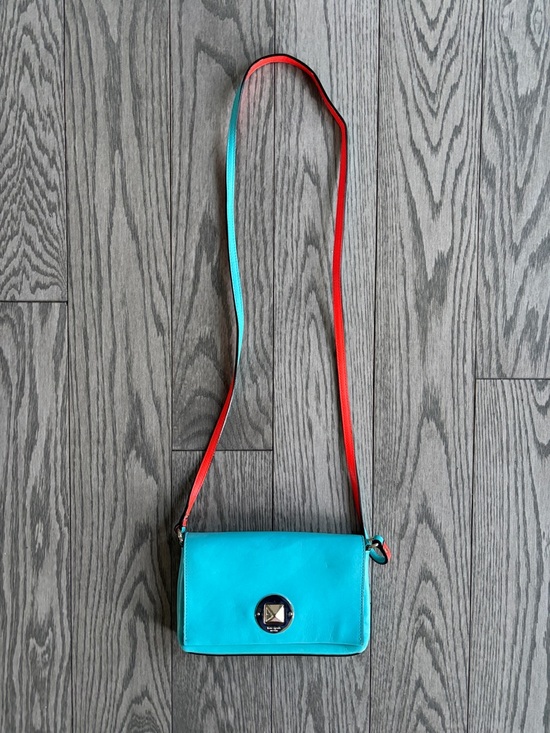 kate spade Handbags - Kate Spade Crossbody Purse🩵🌼